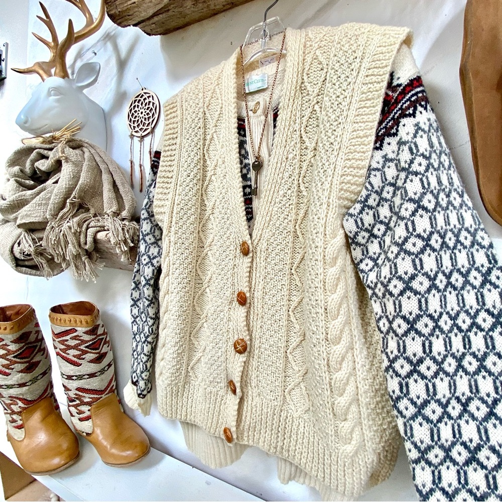 Rare ARTISAN cable knit prairie wool vest w granny cottage cabin country vibe - Picture 7 of 13